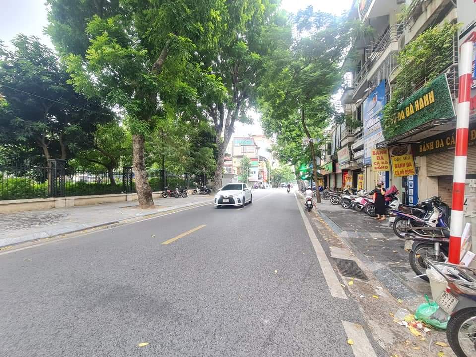 MẶT PHỐ TRUNG TÂM - VỈA HÈ RỘNG.