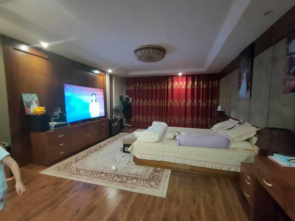 MP Hoàng Như Tiếp- toà nhà 8 tầng - doanh thu 1 tỷ-phố VIP- 150m2-8 tầng-8m MT,28 tỷ
