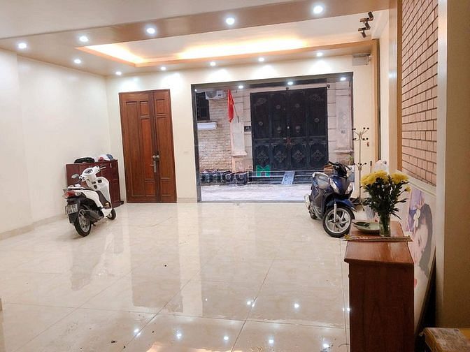 nhà ngõ to Nguyễn Khang - gara 2 ô tô - thang máy – 65m2 – 5t – 14 tỷ