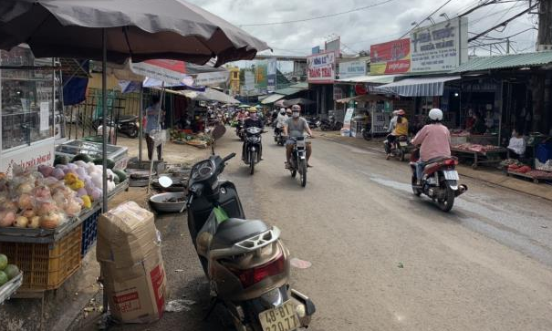 BÁN NHÀ CHÍNH CHỦ MẶT PHỐ LÊ THỊ HỒNG GẤM, TRUNG TÂM TP GIA NGHĨA, NGAY TT CHỢ TỈNH ĐỘI ĐẮK NÔNG VỚI DIỆN TÍCH GẦN 1000 M2, KINH DOANH MỌI MẶT HÀNG LỢI NHUẬN TỐT CHỈ 13 TỶ (CÓ THƯƠNG LƯỢNG). LH 0915678337 Anh Thanh