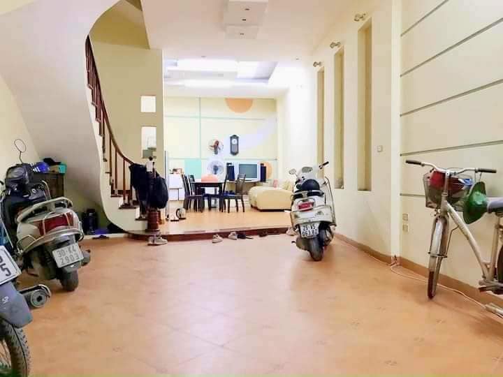 MANG TIỀN VỀ CHO MẸ NHÀ NGUYỄN TRÃI 53M2 NHÀ 5 TẦNG CHỈ 11 TỶ OTO VÀO NHÀ