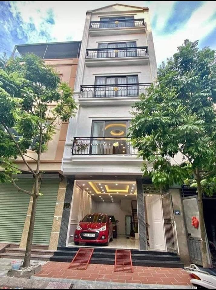 Bán NhàTrần Quốc Hoàn,Quận Cầu Giấy,dt:5m2x4t,mt:4.5m,phân lô,2thoáng,vỉa hè,oto,hơn 10 tỷ