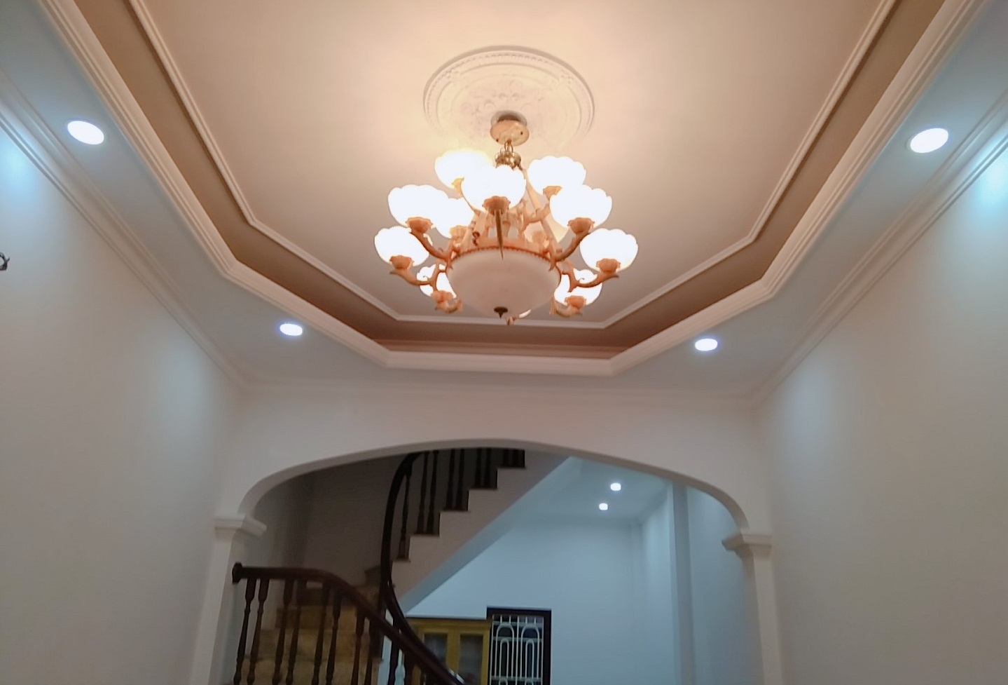 295m2