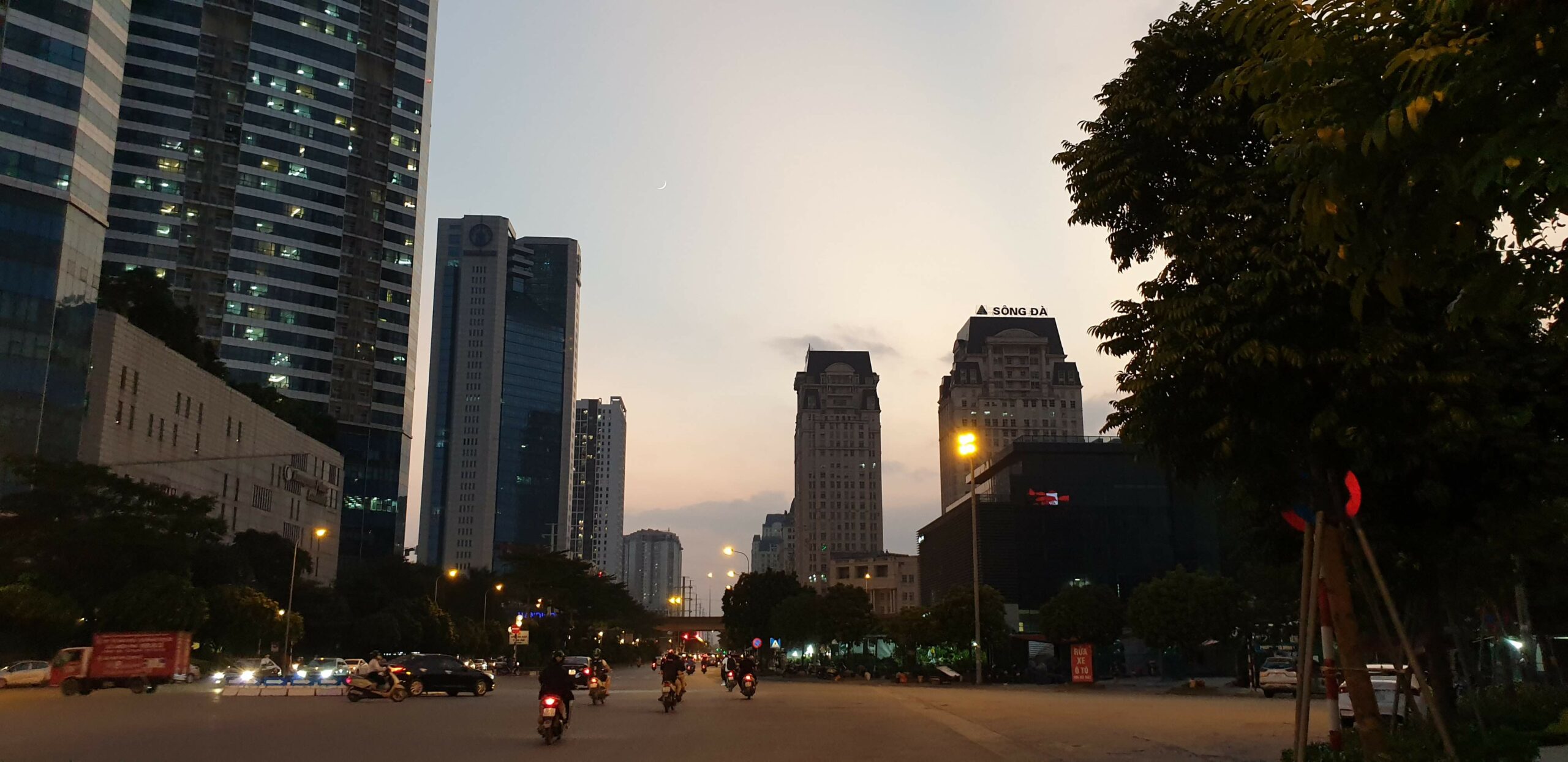 Bán mảnh đất vàng mặt phố Trần Thái Tông, lô góc 3 mặt tiền, DT 3270m2