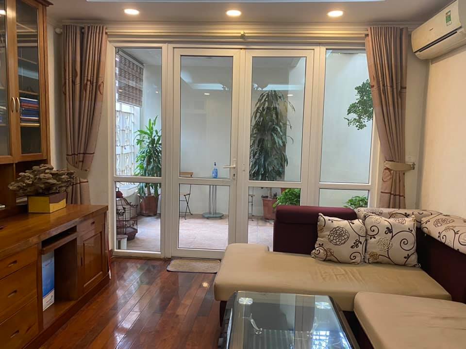 BÁN TÒA NHÀ MẶT PHỐ GIANG VĂN MINH, 6 TẦNG THANG MÁY, CÓ PHÒNG CHIẾU PHIM.