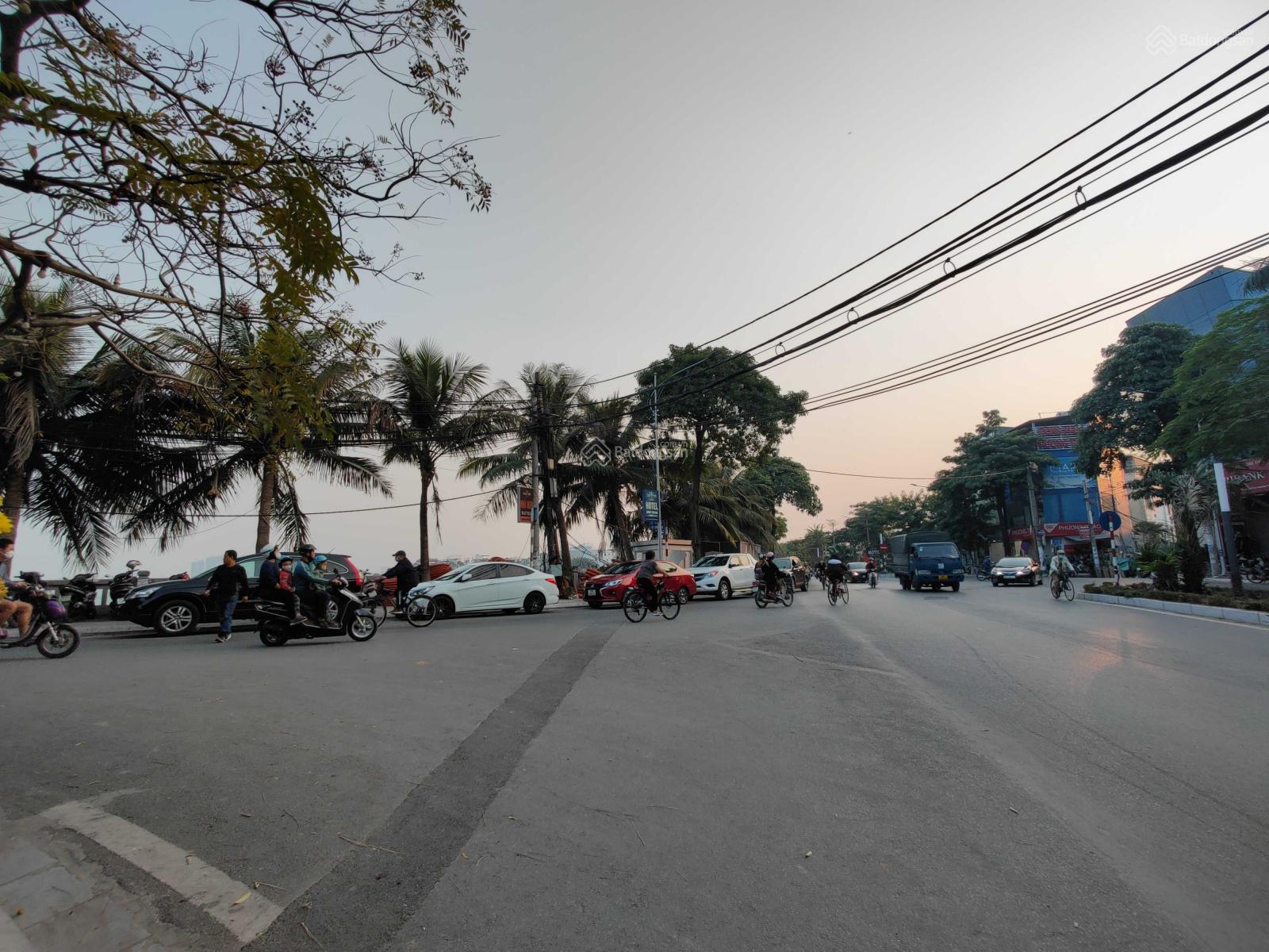 Tôi chính chủ bán nhà mặt phố Lạc Long Quân, lô góc, mặt tiền 6.3m, diện tích 80m2, giá chỉ 25.9 tỷ