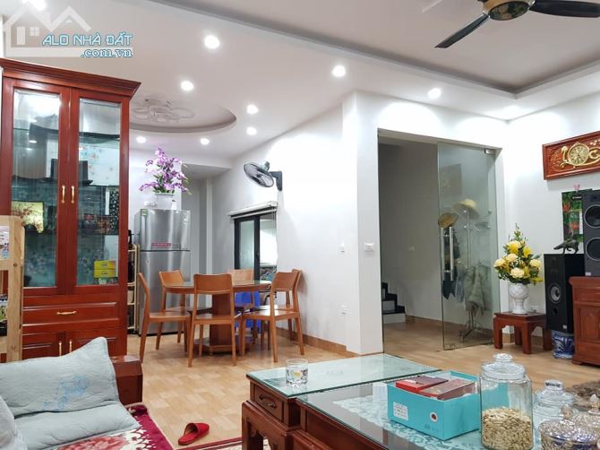 BÁN NHÀ CẦU GIẤY, PHỐ ĐỖ QUANG, TOÀ NHÀ KINH DOANH MẠNH, PHÂN LÔ, Ô TÔ, 50M2, CHỈ NHỈNH 11