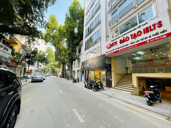 NHÀ MẶT PHỐ 8 TẦNG CÓ HẦM DUY NHẤT ĐANG BÁN MẶT PHỐ LÝ NAM ĐẾ