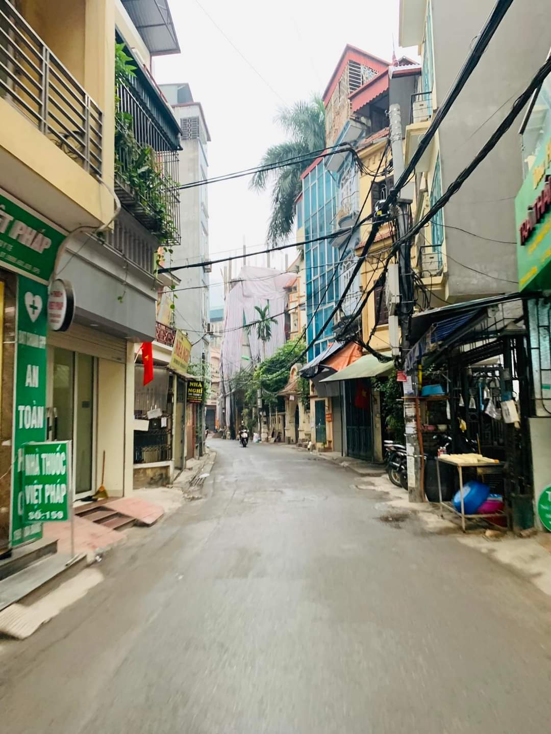 Bán tòa nhà mặt phố Hoa Bằng - Cầu Giấy Diện tích 85m x 7 tầng, giá 18.5 tỷ TOÀ NHÀ BUILDING 7 TẦNG - MẶT PHỐ - THANG MÁY - VỊ TRÍ ĐẮC ĐỊA .