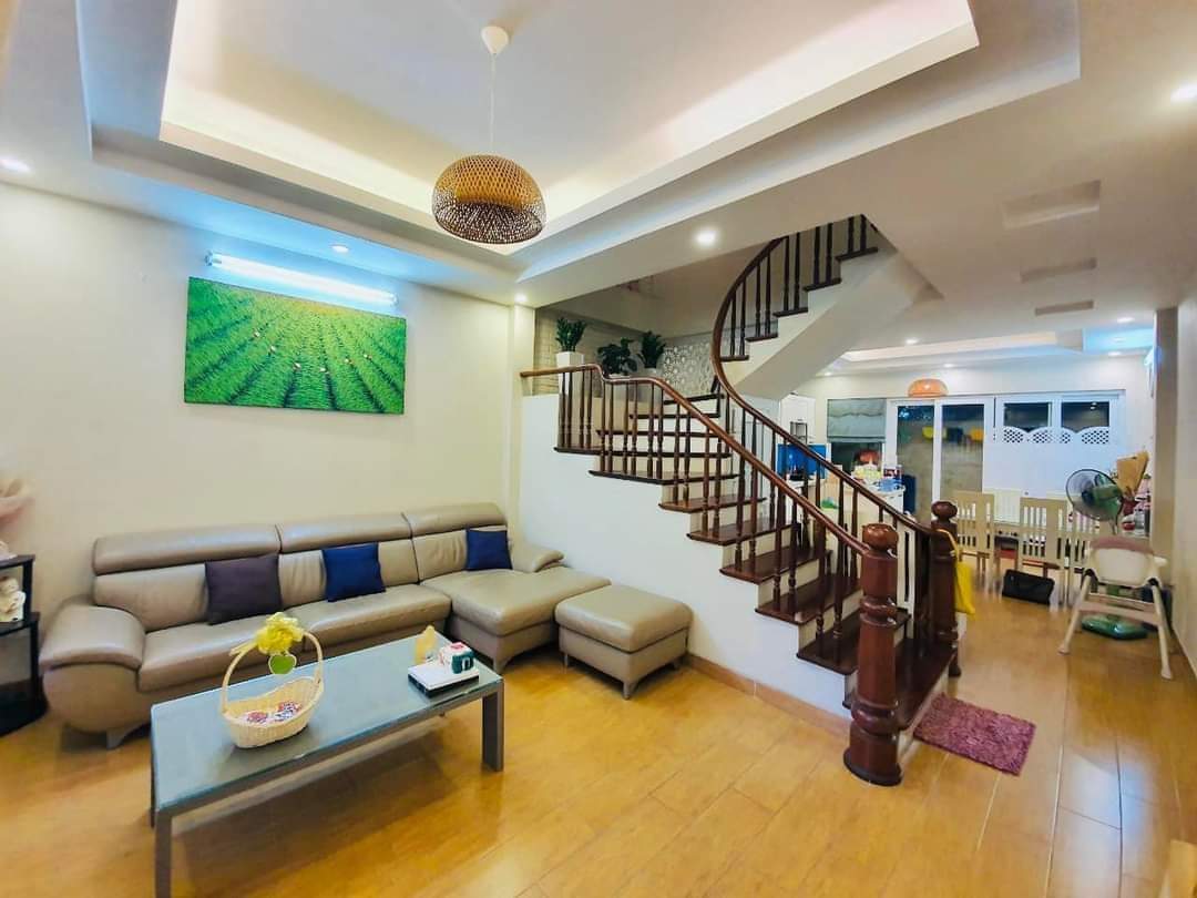 Bán Nhà Ngõ 23 Xuân La, 60m2 x MT 4.5m, 12.8Tỷ, tặng nội thất 700tr.