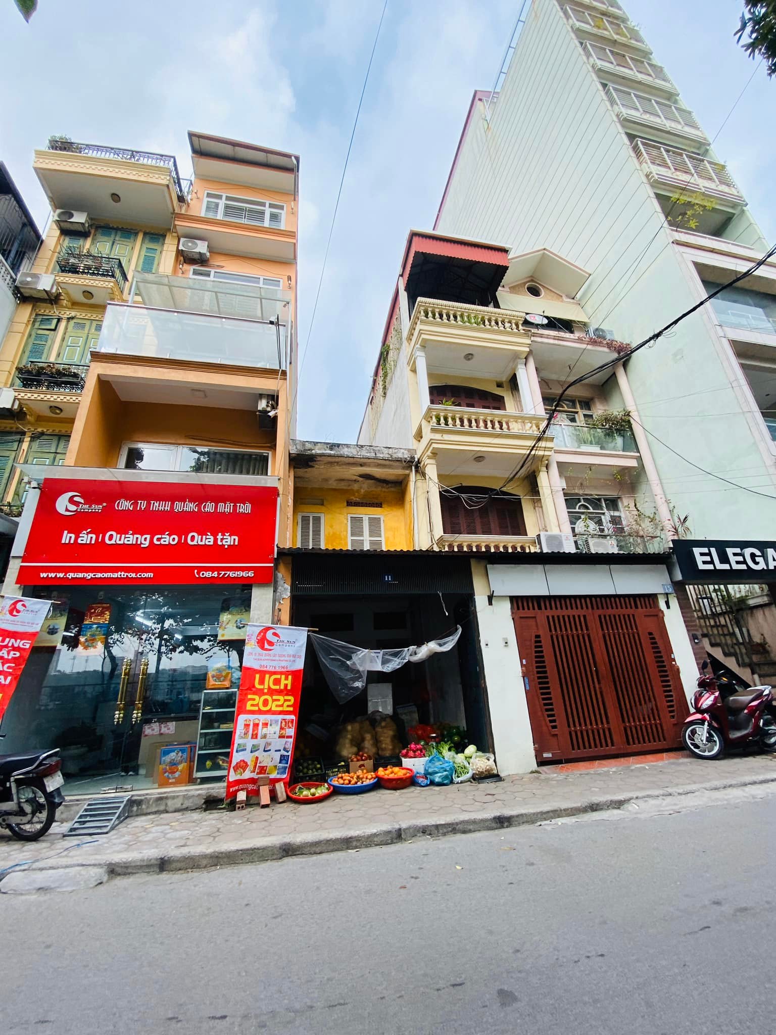 Bán nhà mặt phố Văn Cao, Ba Đình 70m, 5 tầng. Giá: 28.9 tỷ