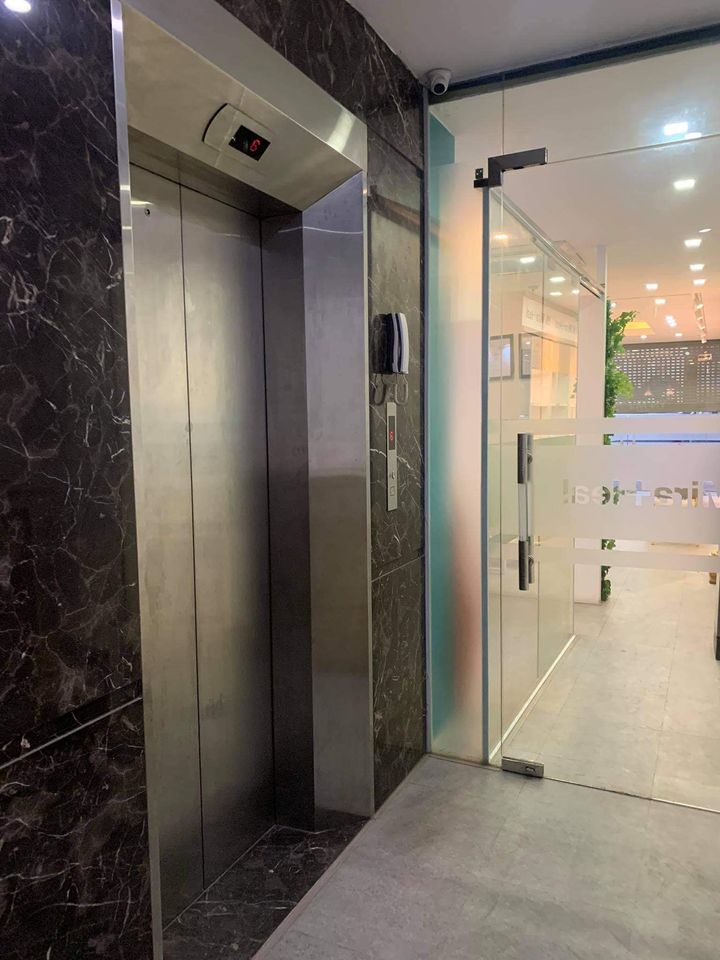 Vị trí cực đỉnh, gần ngã ba Trần Duy Hưng, Phố kinh doanh buôn bán sầm uất, kinh doanh đủ các loại mặt hàng.