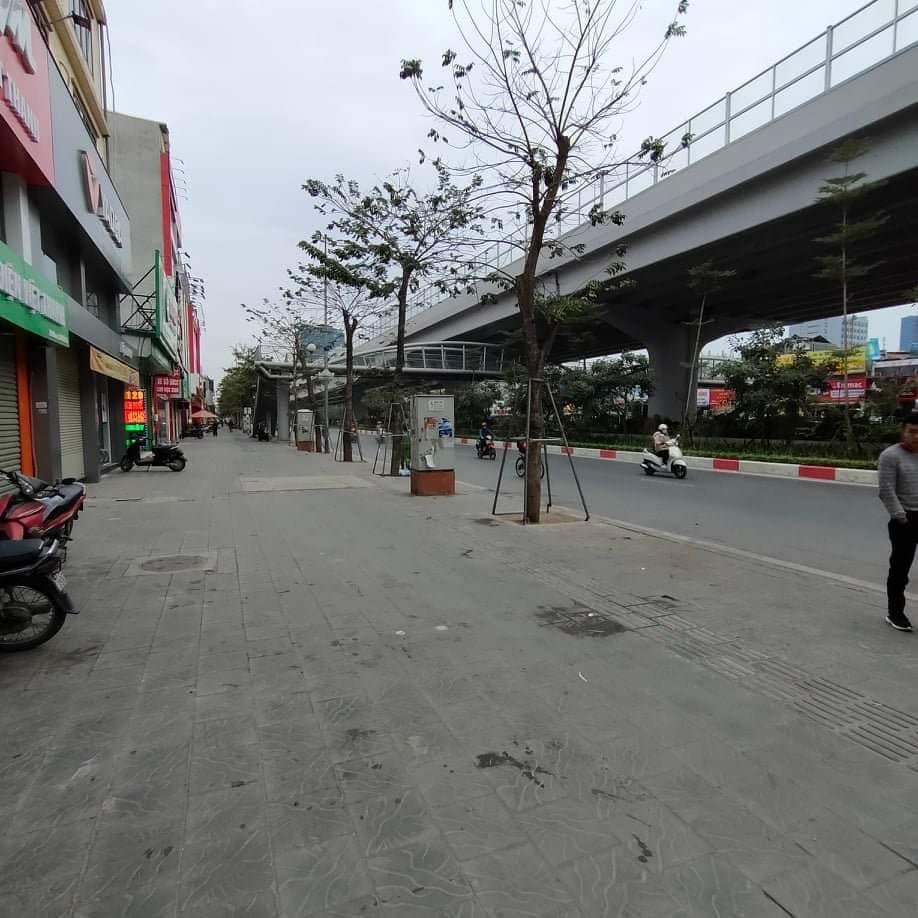 MẶT PHỐ CẦU GIẤY - PHẠM VĂN ĐỒNG - VỈA HÈ ĐÁ BÓNG - THANG MÁY - KINH DOANH - GIÁ 43.5 TỶ