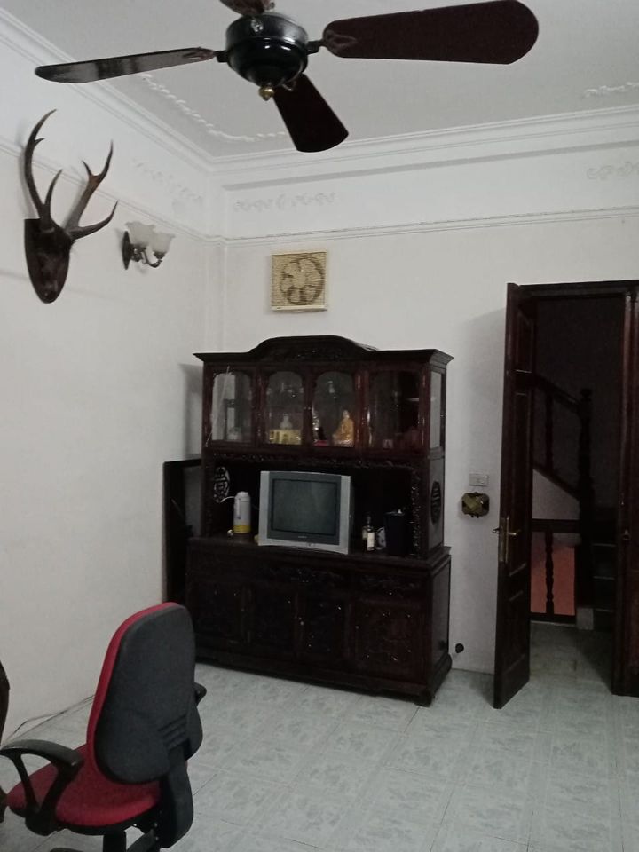 EM ĐÂY VỐN DĨ GẦN HỒ, MẶT TIỀN EM RỘNG NGÕ THỜI Ô TÔ. KHÁCH THÍCH THÌ CẮT CHIA LÔ, KO THÌ BẢO BỐ XÂY LUÔN VĂN PHÒNG