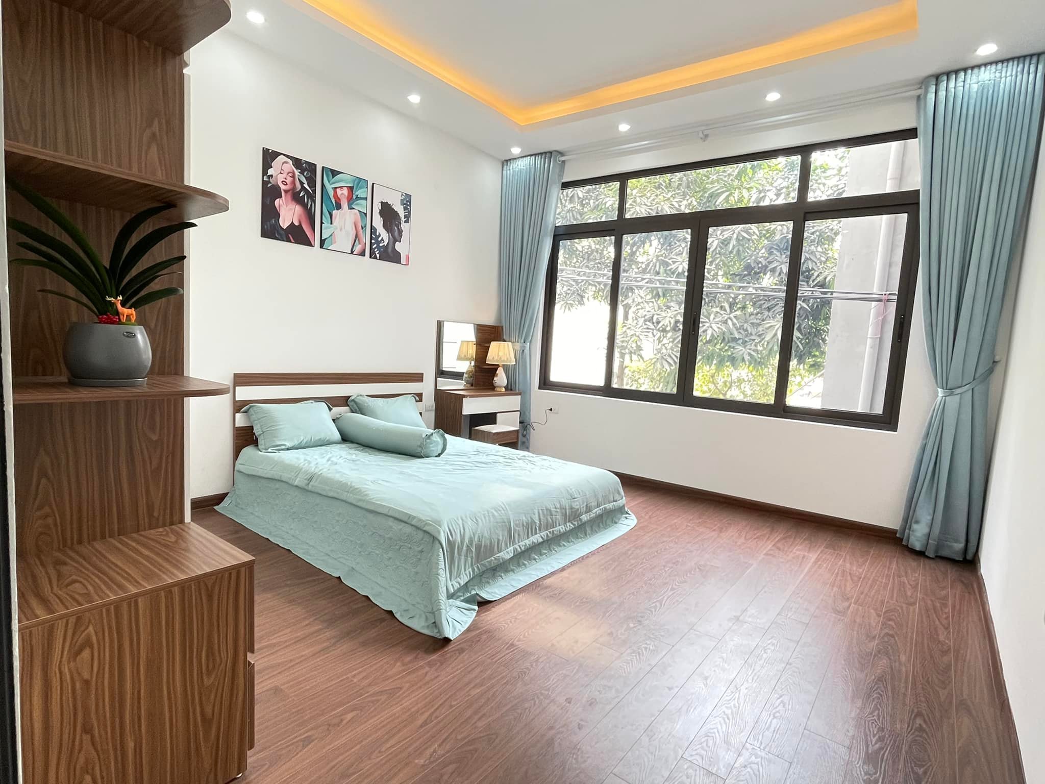 Nhà đẹp ở luôn phố Đào Tấn ô tô vào dt 96m 5T mt 4.8m giá 16,4 tỷ.