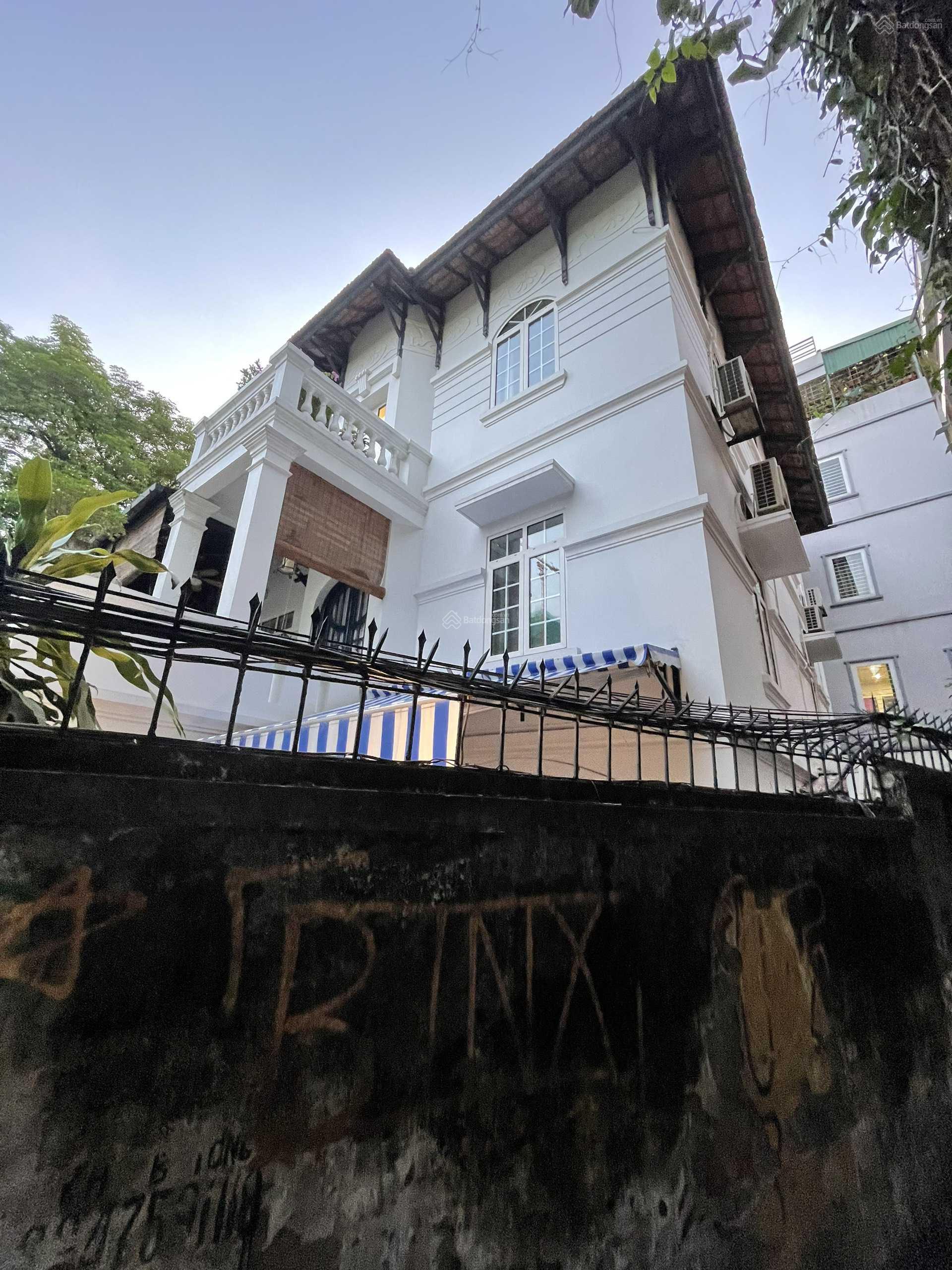 GIA CHỦ CẦN SANG NHƯỢNG LÔ BIỆT THỰ MẶT HỒ TÂY SIÊU VIP - VỊ TRÍ CÓ 1-0-2 ĐẮC ĐỊA - PHONG THỦY TỐT