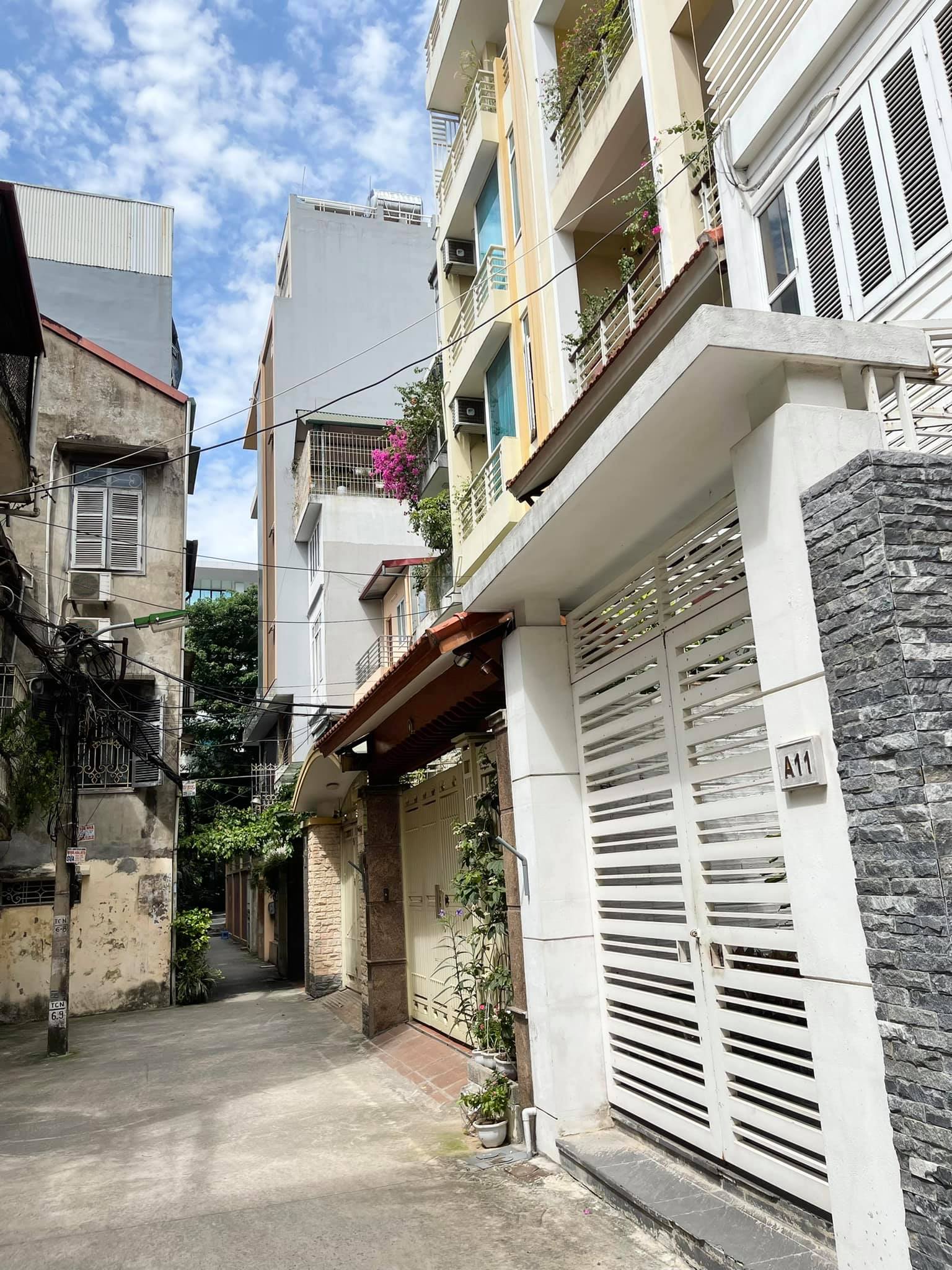 Nhà mặt phố Phạm Hồng Thái, Ba Đình, 68m2, kinh doanh sầm uất, 16.8 tỷ