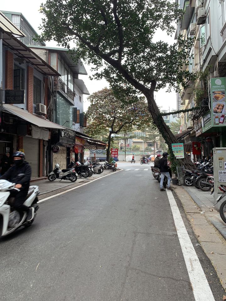 Bán nhà mặt phố Hàng Mắm, 42m2 x 2T, mt 4.5m, 27.5 tỷ