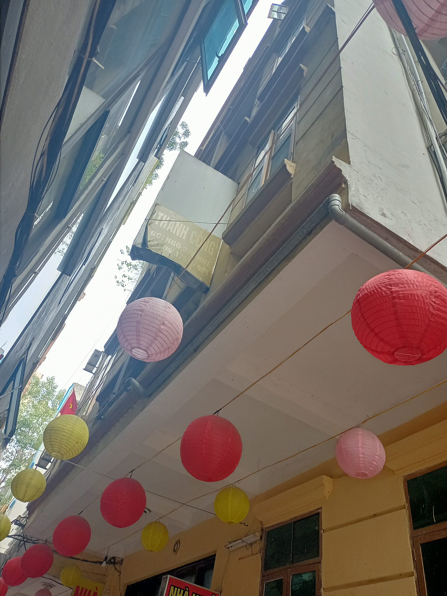 NHÀ NGHỈ – NGÕ THÔNG – Ô TÔ QUA NHÀ