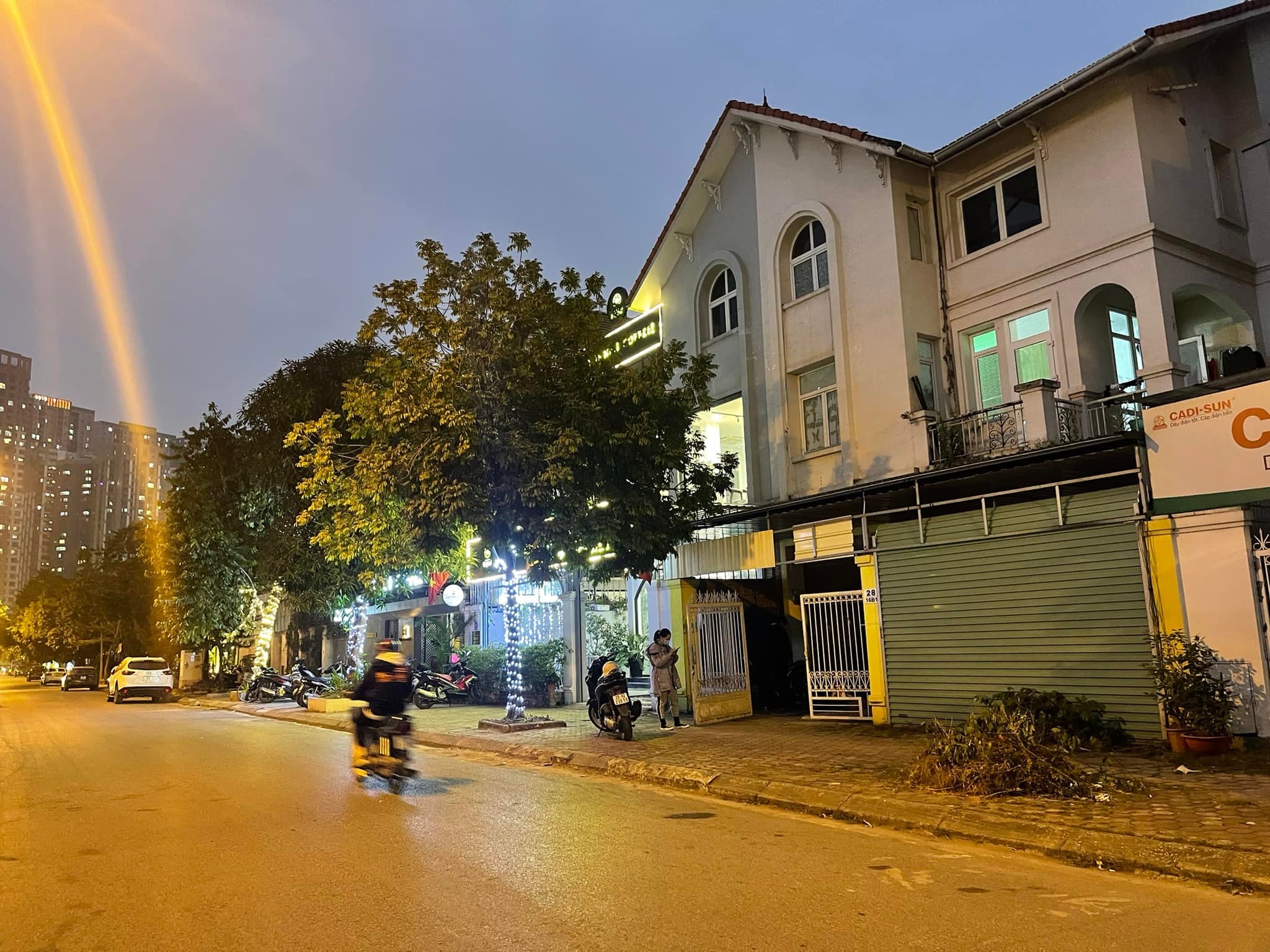 Mới bán !! Mặt phố Hòe Nhai, vừa ở vừa kinh doanh , 50m x 6T – 18,3