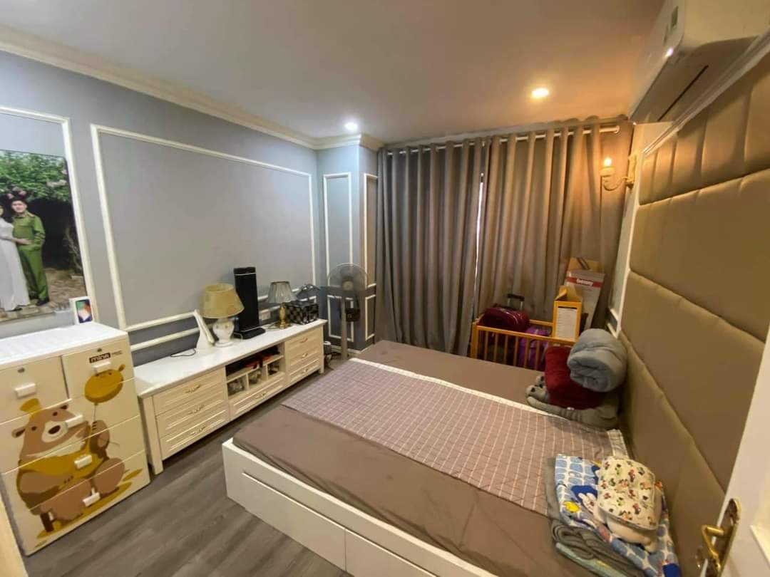 Bán nhà phố NGÔ SỸ LIÊN Đống Đa Kinh doanh vượt trội, đường rộng vỉa hè 2 bên + 122m2, mặt tiền 6.8m, 21.8 tỷ.