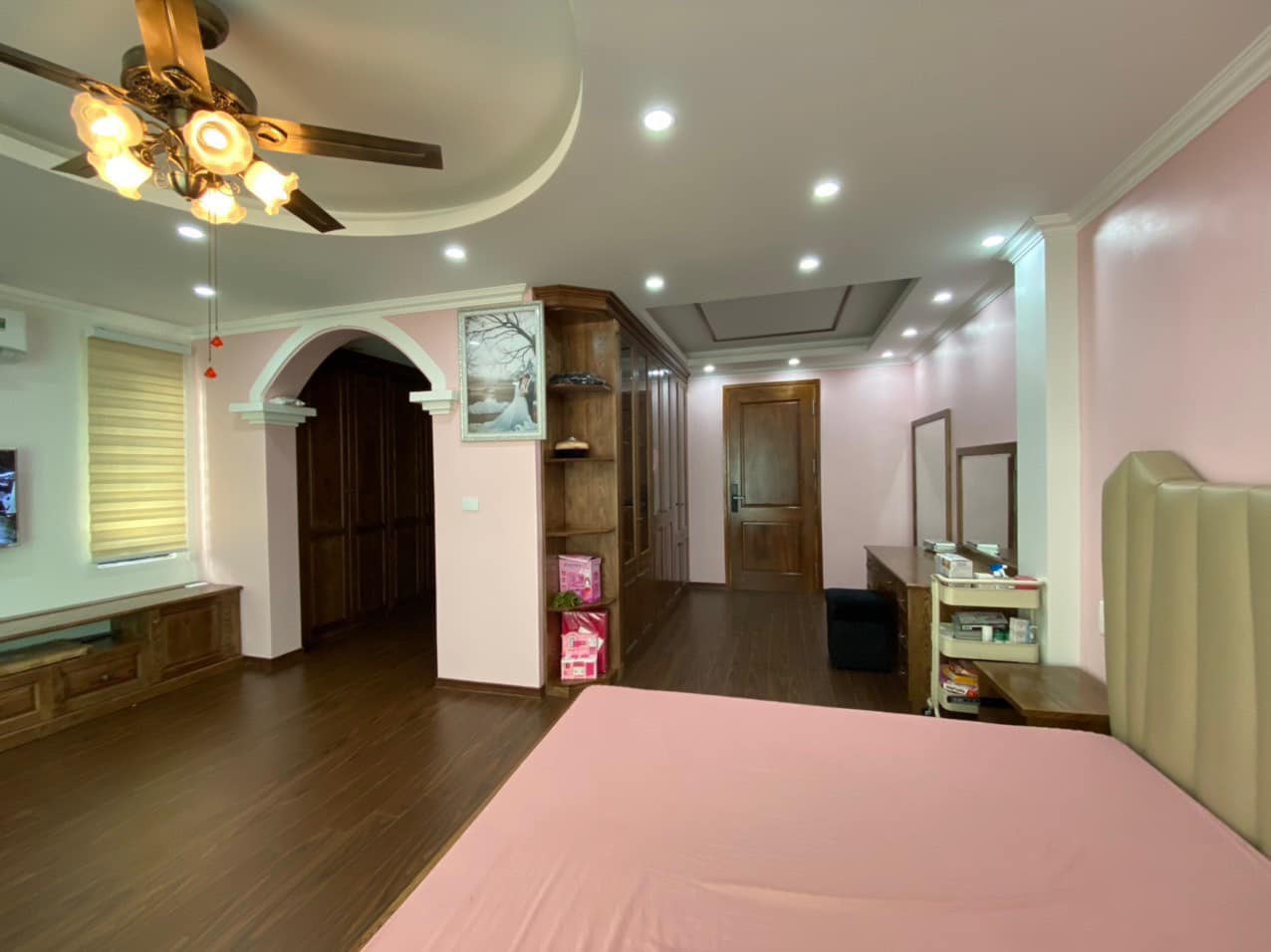 Nhà đẹp lô góc. 3 thoáng. Ô tô vào nhà. Phố Núi Trúc: 72m2 - 15.2 tỷ.