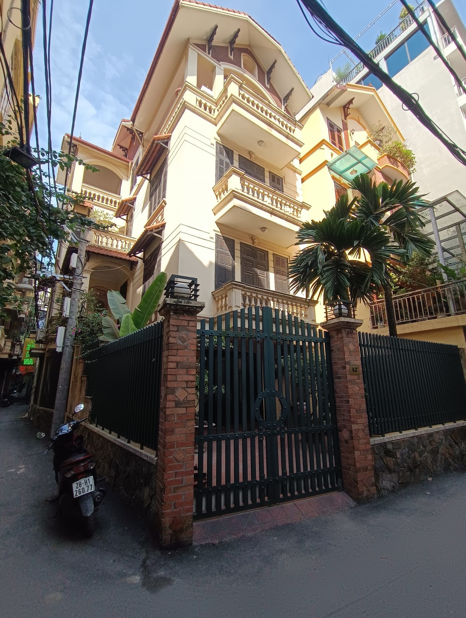 BÁN BIỆT THỰ LÔ GÓC PHỐ ÂU CƠ TÂY HỒ 120 M2,4 TẦNG, MẶT TIỀN 8 MÉT, GIÁ 30 TỶ