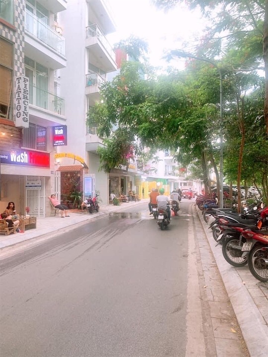 BÁN NHÀ NHÀ DIỆN TÍCH LỚN MẶT PHỐ NHẬT CHIÊU - TÂY HỒ