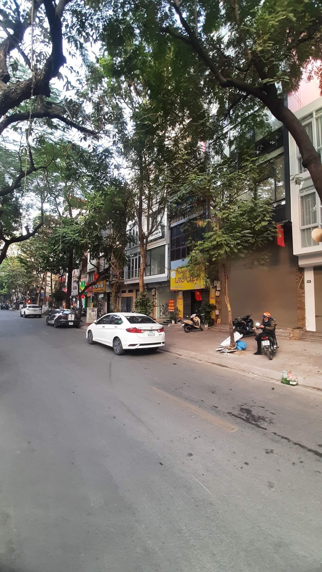 TÒA VĂN PHÒNG MẶT PHỐ-VỊ TRÍ ĐẮC ĐỊA TRUNG TÂM QUẬN CẦU GIẤY-DT 86m2-8T-MT 5,6m-Giá 42 tỷ.