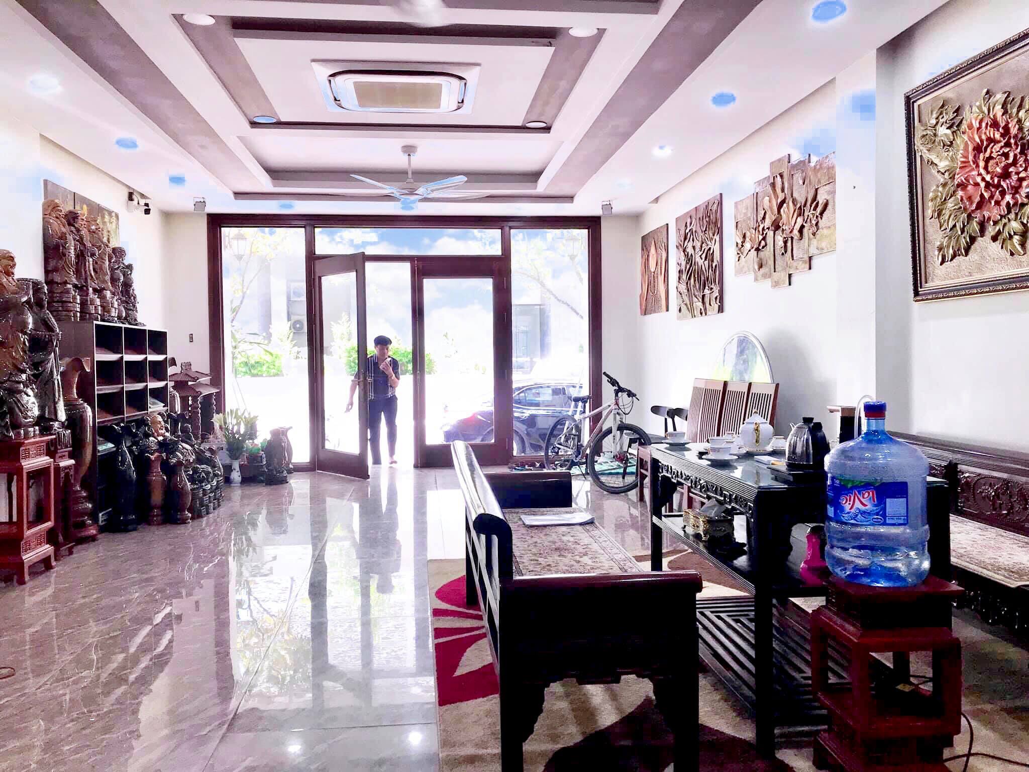 Bán Nhà 6 Tầng Phân Lô Phố Nguyên Hồng, 65m2, 6 Tầng, MT 5.5m, Giá 15 Tỷ