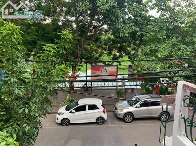 Bán mặt tiền Lê Văn Việt ngang 10m. Vị trí sầm uất