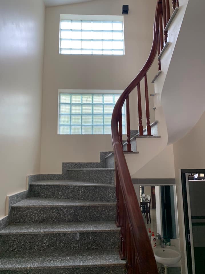 Bán nhà mặt phố Hoàng Hoa Thám, 34m2 x 5 tầng, mt 9m, 10.9 tỷ