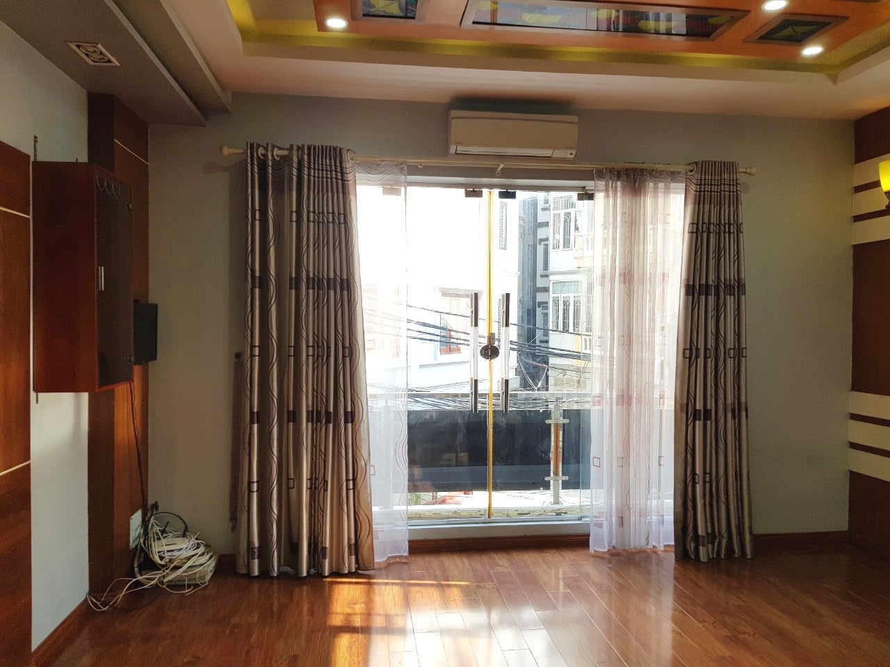 Bán nhà Lạc Long Quân, 52m2 x 5T, Mt 4.7m - 13 tỷ