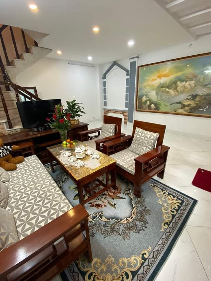 2.8 tỷ có nhà to đẹp 31 m x 5 tầng 4.8m mặt , sổ đỏ chính chủ , tặng nội thất . An sinh hồ đền lừ