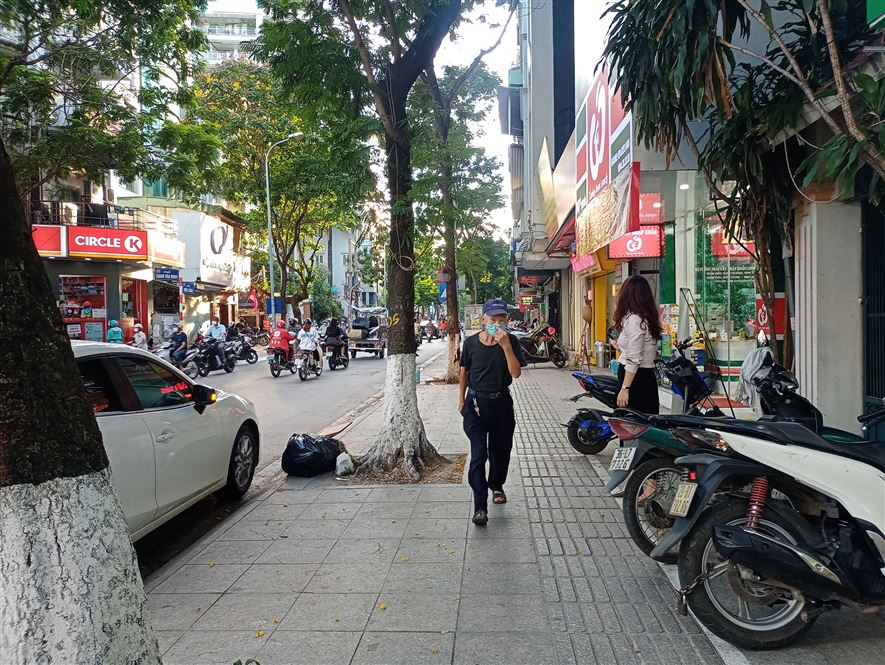 Tòa khách sạn 10T thang máy mặt phố Đội Cấn DT 160m2, MT 7m, kinh doanh siêu khủng 43 tỷ