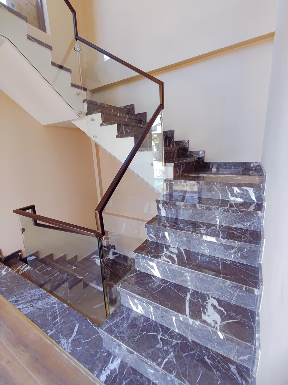 Bán gấp nhà mặt phố Linh Lang, Ba Đình, lô góc, kinh doanh đỉnh, 225m2, 4 tầng, giá 59 tỷ