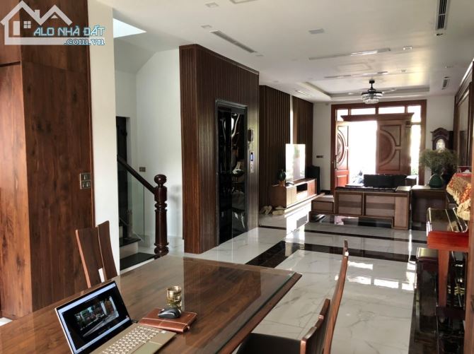 Bán nhà mặt tiền đường Đặng Thị Rành, ngay chợ Thủ Đức - 113 m2 - 13 tỷ