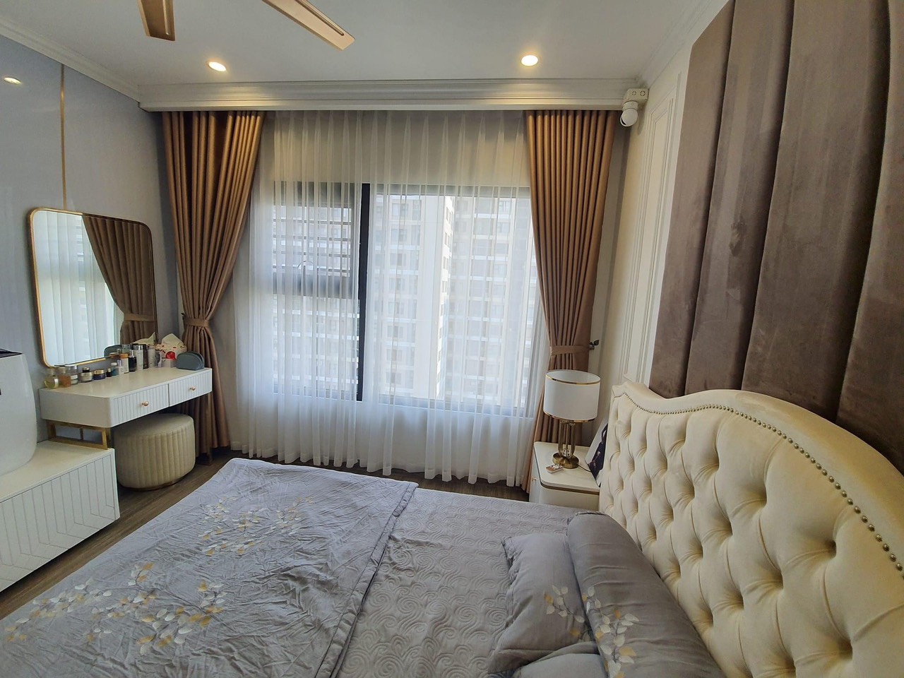 Bán nhà mặt phố Kim Mã, quận Ba Đình, 65m2, 4 tầng, giá 24 tỷ. Cho thuê giá cao .