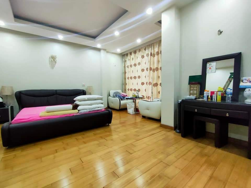 Bán nhà phố Phương Mai- quận Đống Đa. Vỉa hè,Gara, Lô góc, 7 tầng,Thang máy, DT 52m2, Giá 11.5 tỷ.