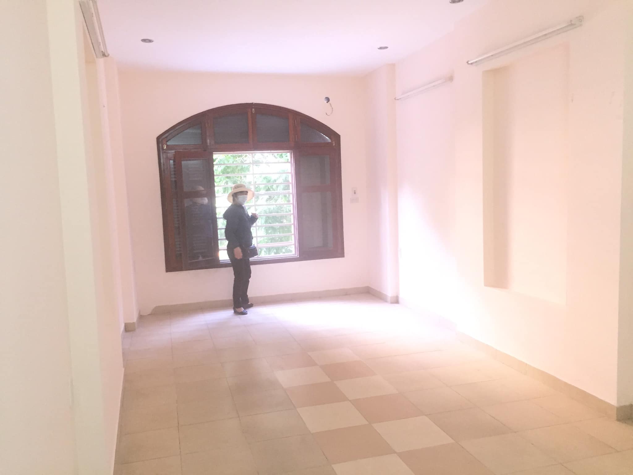 VỊ TRÍ ĐẸP - KD SẦM UẤT - ĐƯỜNG 3 OTO TRÁNH - VỈA HÈ 5M - KV CỰC HIẾM NHÀ BÁN