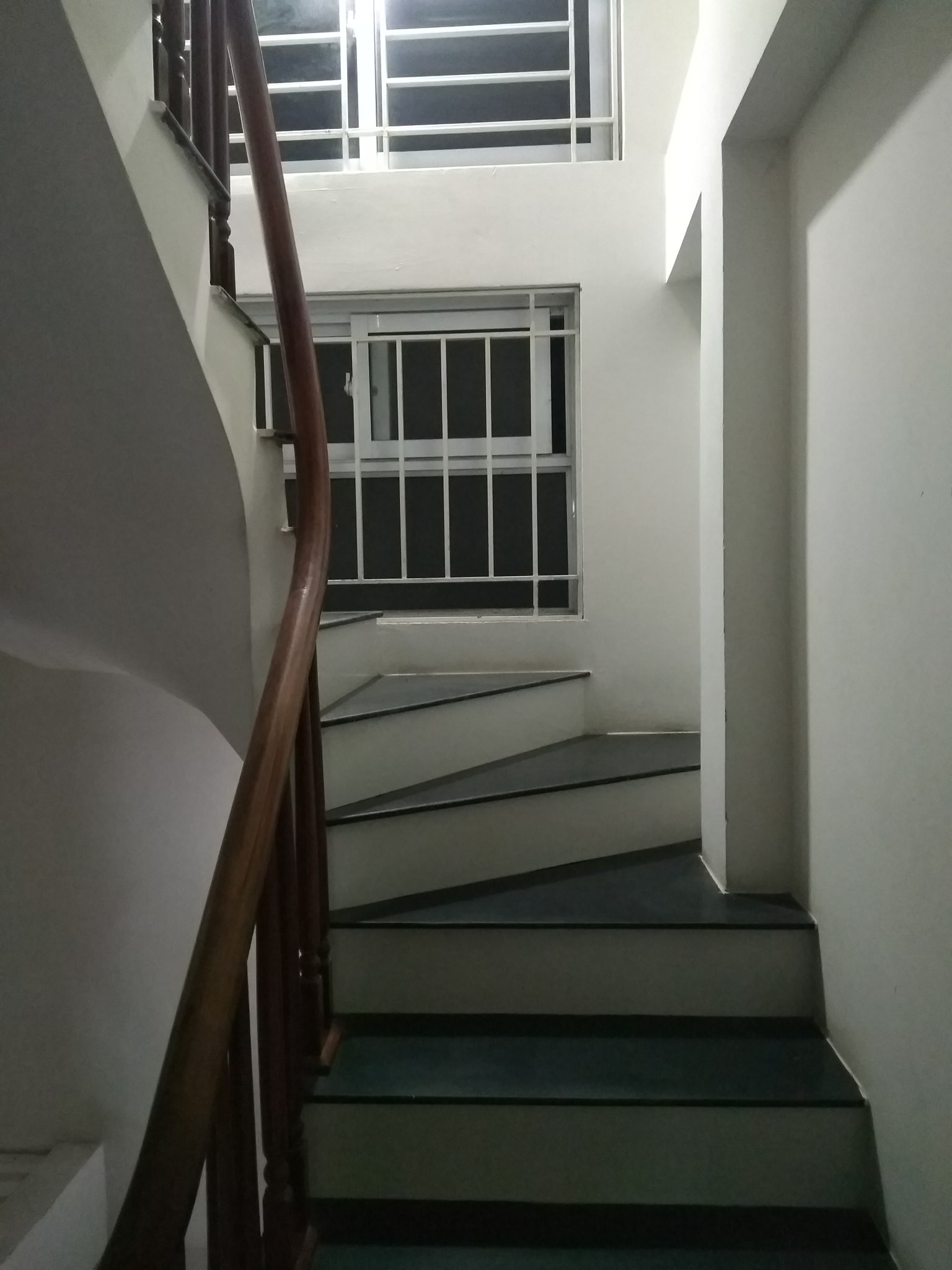 Nhà đẹp thang máy 150m2 ga ra ô tô kinh doanh Lạc Long Quân Tây Hồ 25 tỷ.