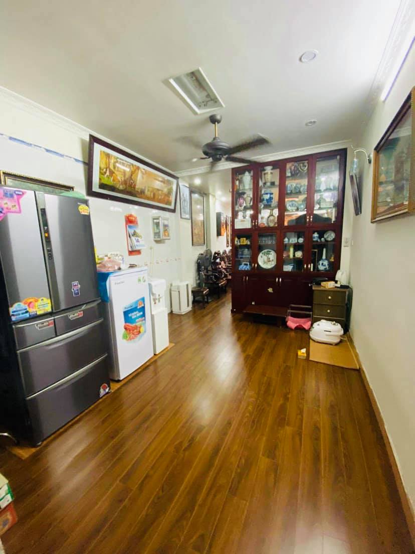 Bán nhà riêng phố Trung Kính DT 70m2 x 4 tầng, MT 4.5m giá 16.8 tỷ