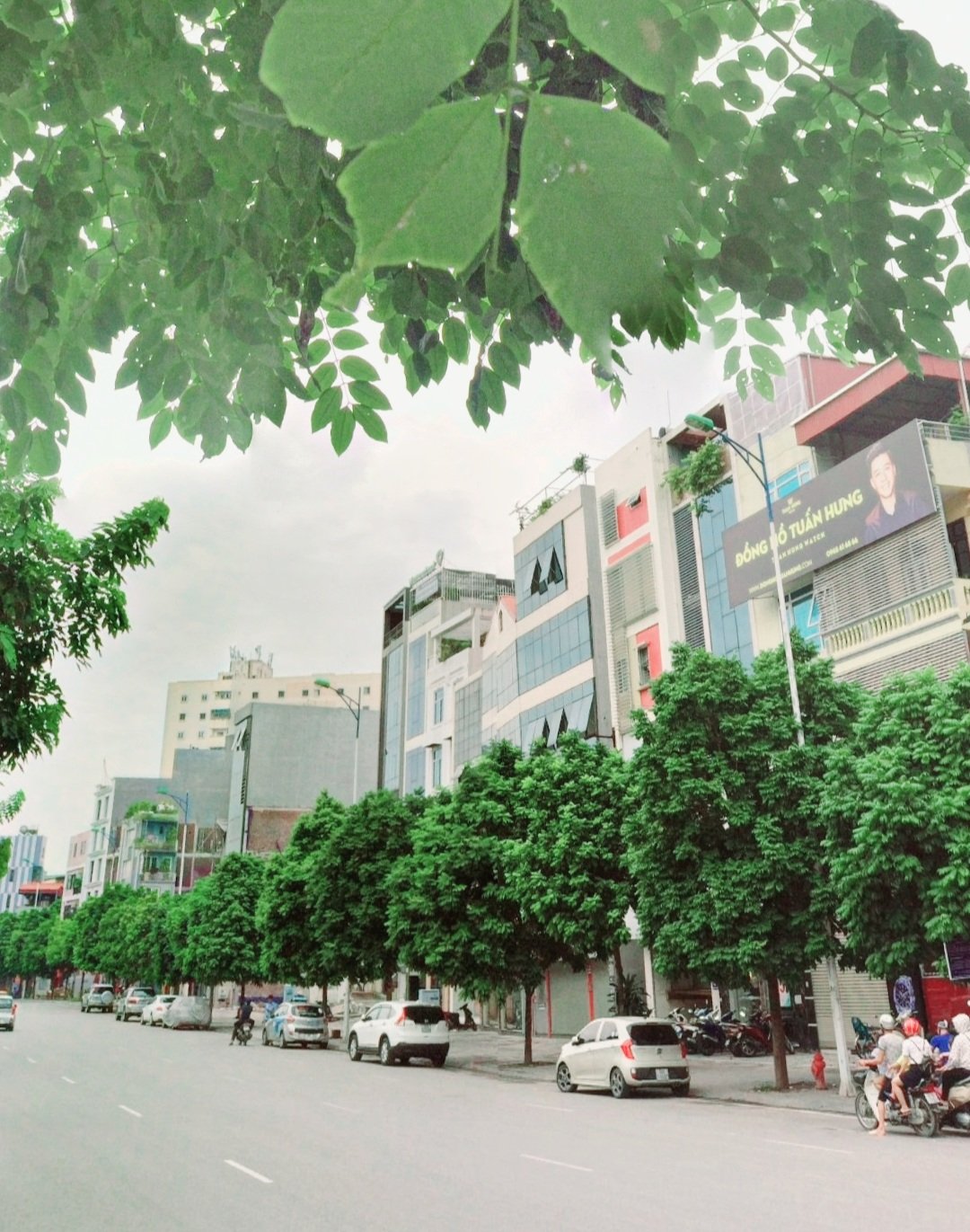 MẶT PHỐ LỚN TRUNG TÂM CẦU GIẤY GẦN NÚT GIAO CẦU GIẤY, NGUYỄN VĂN HUYÊN BUILDING 7 TẦNG THANG MÁY, MẶT TIỀN RỘNG, CHUẨN ĐẸP HIẾM CÓ -098.115.8.507.