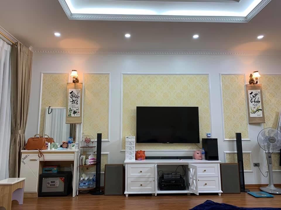 Bán Nhà Phân Lô Ngõ 80 Trung Kính, 83m2, MT 5.2m, Giá 17.2 Tỷ