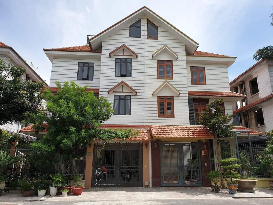 Bán gấp nhà mặt phố Tôn Đức Thắng, quận Đống Đa. Diện tích 52m2, mặt tiền 4.5m, nhà xây 5 tầng