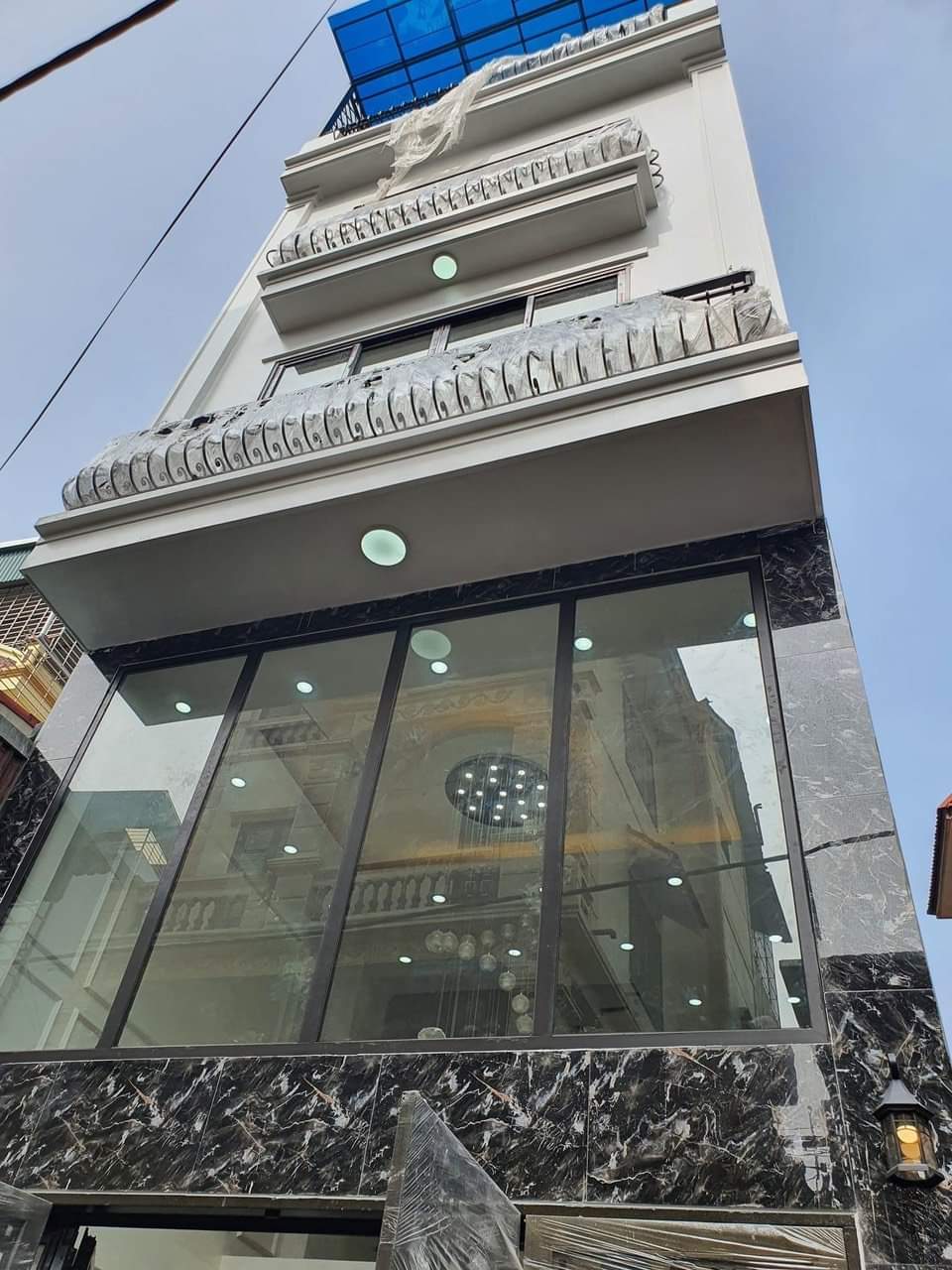 9 TẦNG LỘNG LẪY SA HOA - CHÂN DÀI ĐẸP HƠN HOA HẬU - THÔNG SỐ KIM CƯƠNG - VỈA HÈ THÊNH THANG ĐÁ BÓNG - KINH DOANH SIÊU SẦM UẤT MỌI LOẠI HÌNH DỊCH VỤ.