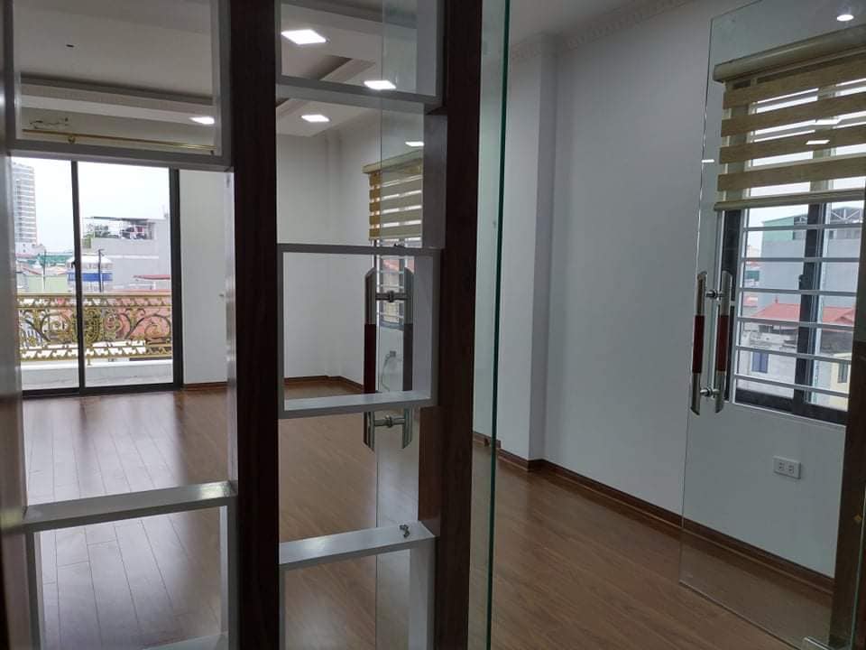 Bán nhà Lạc Long Quân- 75m2 x 7 tầng- Giá 19.5 tỷ