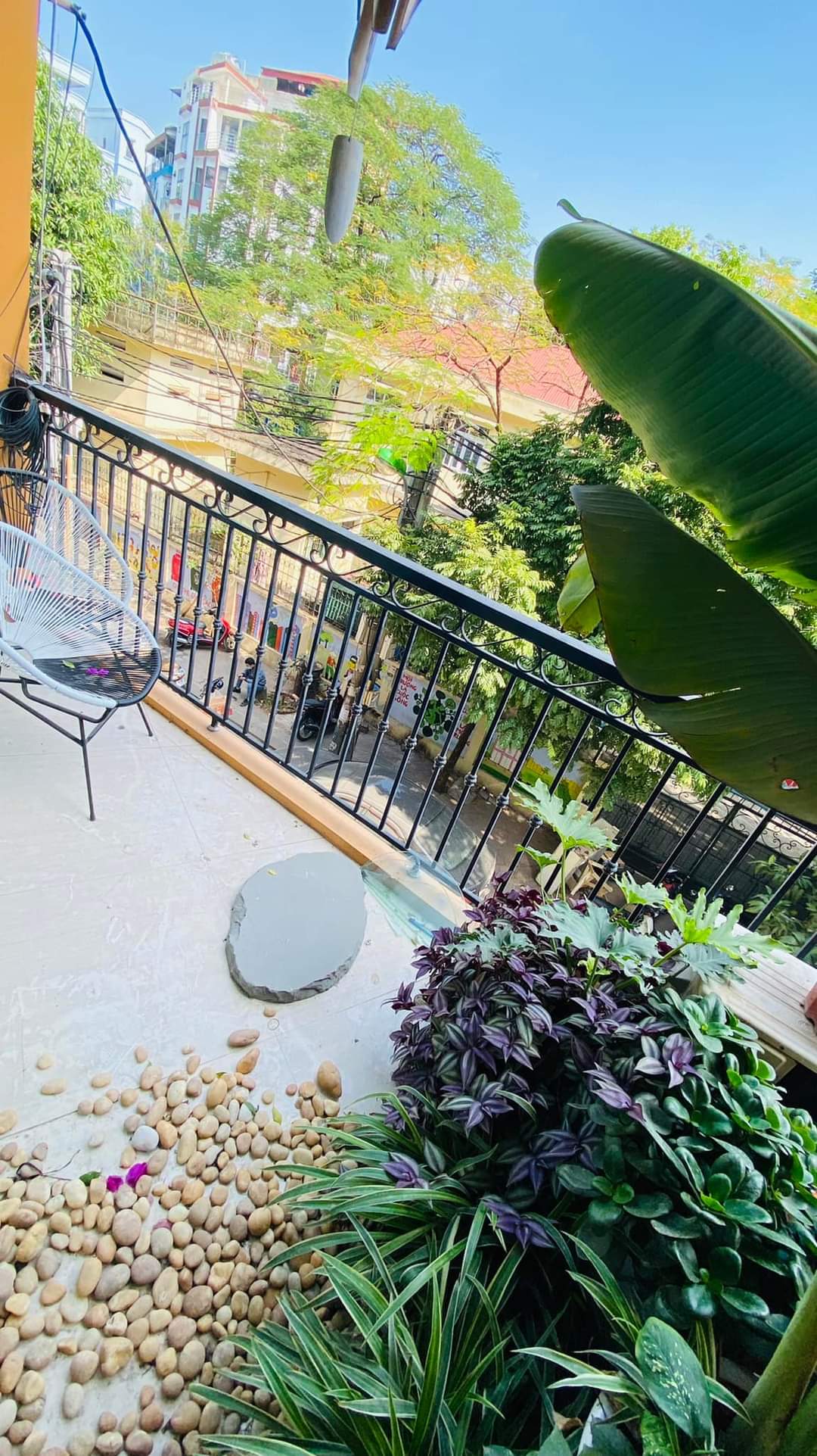 MẶT PHỐ MỸ ĐÌNH, NHÀ ĐẸP, THANG MÁY, KINH DOANH SẦM UẤT, 098.115.8.507 + Vị trí đoạn đẹp nhất của phố Mỹ Đình, vỉa hè to rộng, kinh doanh buôn bán đủ loại hình. Gần chợ, trường học, cơ quan chính quyền,... + Nhà đẹp 75m2, 5 tầng, thang máy, MT rộng 5m, thiết kế: - Tầng 1: Thông sàn kinh doanh. - Tầng 2: 1 Phòng ngủ + Kho chứa đồ. - Tầng 3: Bếp + Phòng khách + 1 Phòng ngủ. - Tầng 4: Thông sàn kinh doanh. - Tầng 5: Kho để đồ, sân phơi. + Sổ vuông đẹp, pháp lý chuẩn. LH(25): Mrs Dung 098.115.8.507