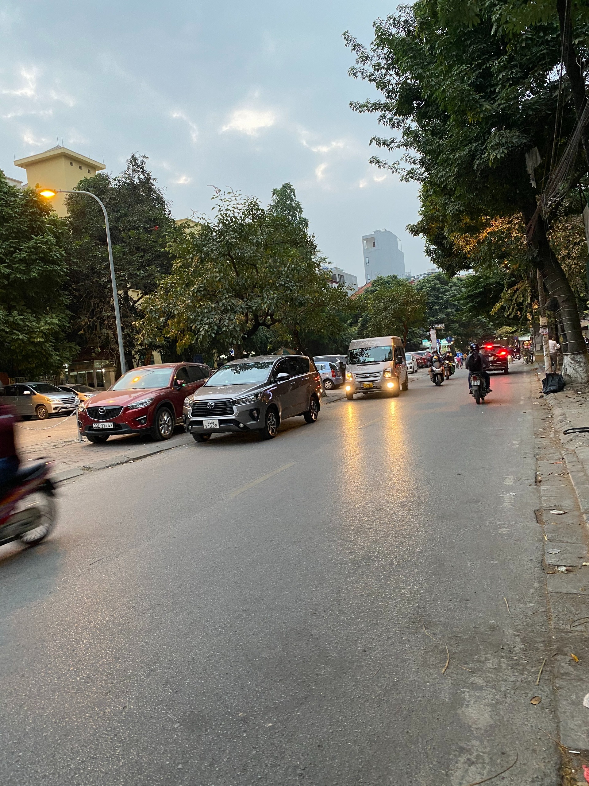 CỰC ĐẸP Mặt phố Phan Kế Bính DT100m2x6T, MT 7m, thang máy, vỉa hè rộng, kinh doanh đỉnh 35 tỷ