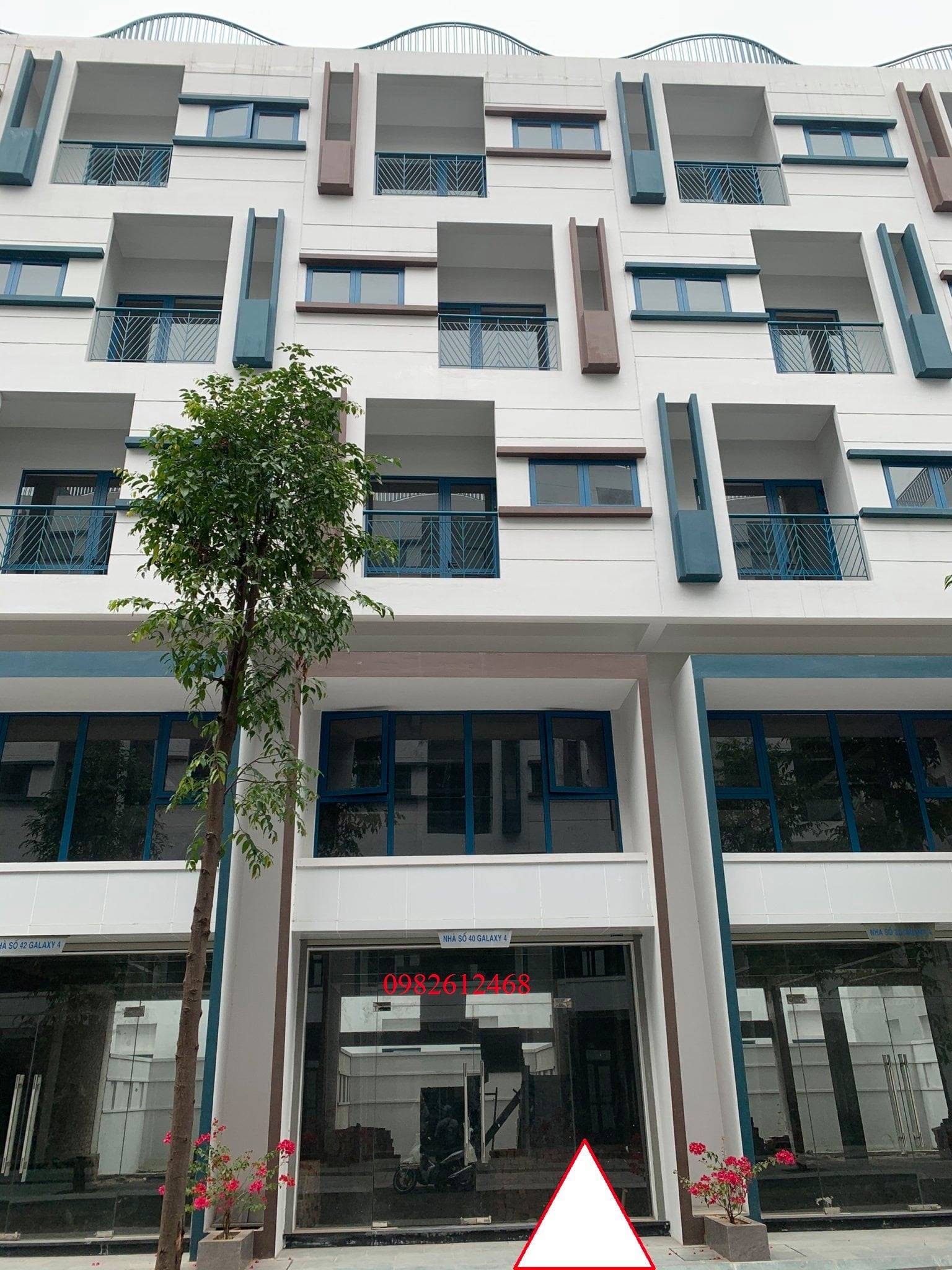 PHÂN LÔ - VỊ TRÍ ĐẸP - VỈA HÈ - KINH DOANH – ĐỂ Ở QUÁ ĐẸP